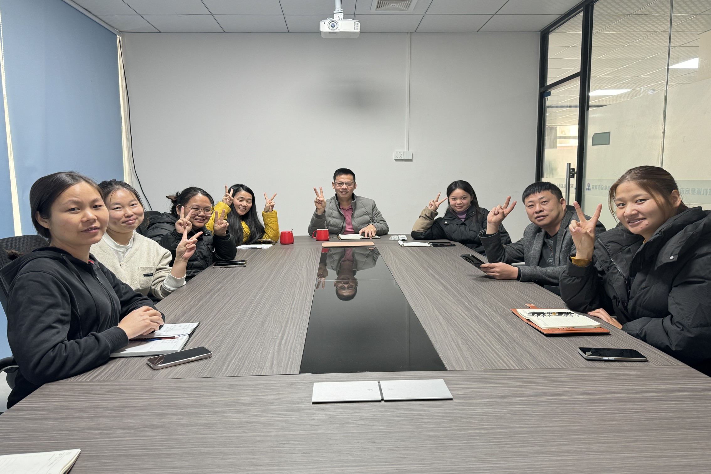 Shenzhen Qixingyuan Company pitää vuoden 2024 vuosittainen yhteenvetokokous, joka odottaa uudenvuoden tavoitteita